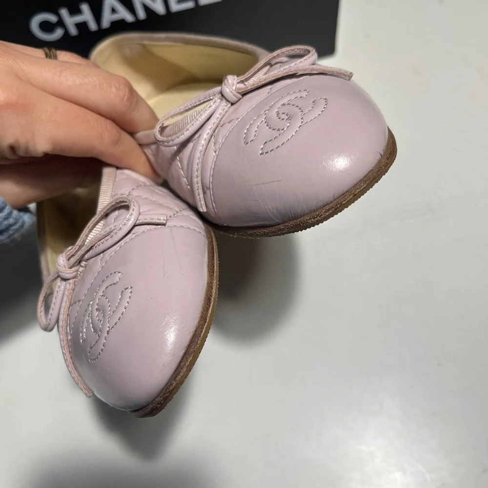 CHANEL Light Pink Quilted Flats - Picture 2 of 15